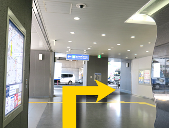 JR高井田中央駅の改札を出て右に進んでください。