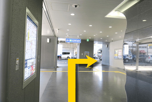 1.JR高井田中央駅の場合JR高井田中央駅の改札を出て右に進んで下さい。
